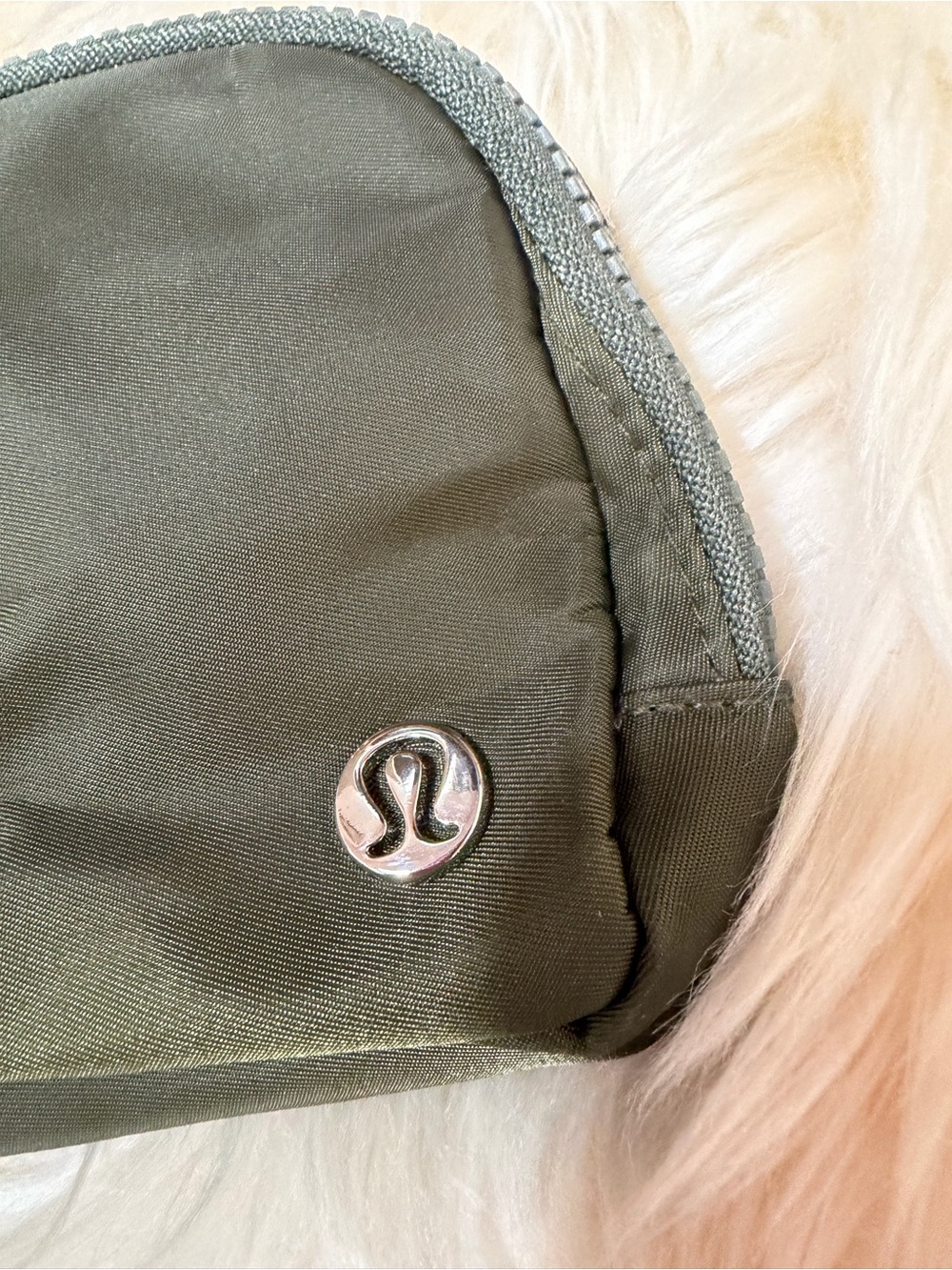 Lululemon everywhere belt Bag new - Picture 3 of 6